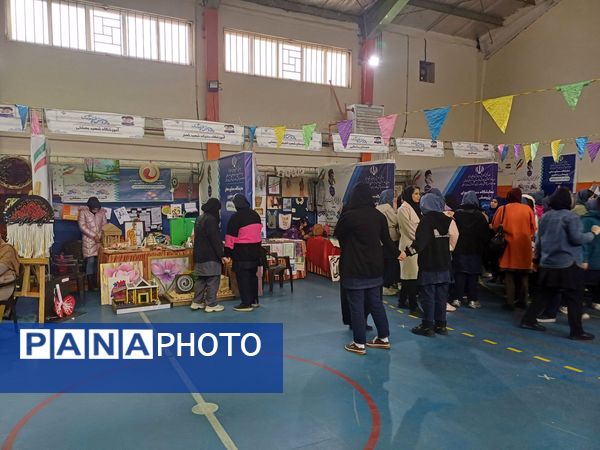 اختتامیه نمایشگاه دستاوردهای پژوهشی و فناوری دانش‌آموزان در دبیرستان شهید احمدی روشن فردیس