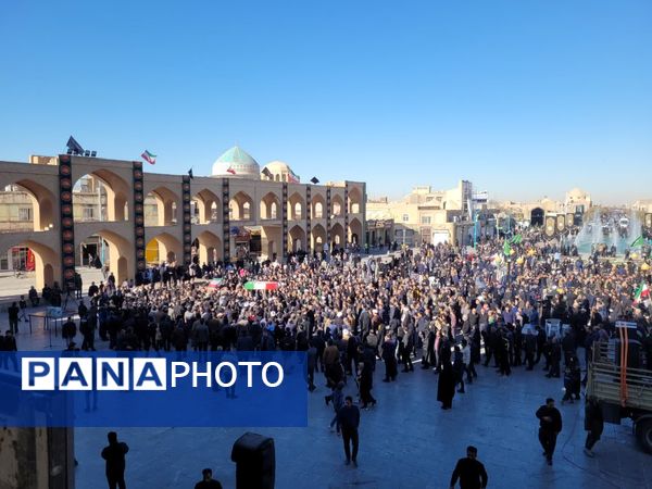 تشییع ۵ شهید گمنام در سالروز شهادت حضرت فاطمه(س) در یزد