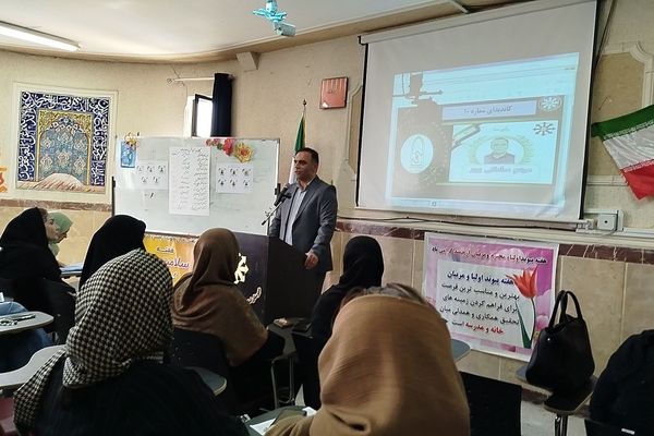 برگزاری انتخابات انجمن اولیا و مربیان دبیرستان فرزانگان 5 شهرستان ساوجبلاغ 