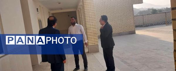 بازدید مدیر آموزش و پرورش ناحیه یک بندرعباس از مدارس روستای سرزه و خاروک