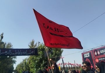 آیین پیاده روی دلدادگان اربعین حسینی با حضور پر شور مردم نیشابور