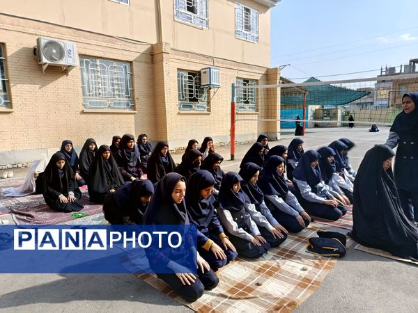 اقامه نماز باران در دبیرستان دخترانه یک وکیلی 3