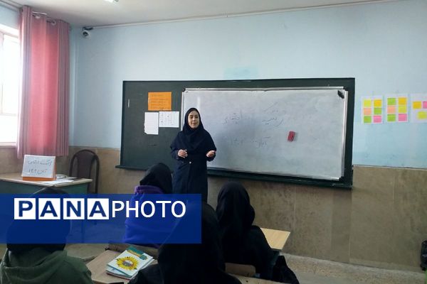  کارگاه‌های علمی و پژوهشی در مدرسه شهید همت شهرستان ملارد 