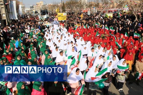 حضور پرشور مردم بهارستانی در راهپیمایی ۲۲ بهمن