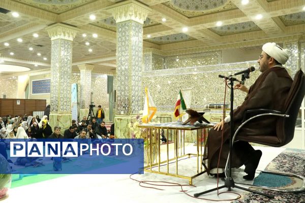 برگزاری محفل انس با قرآن کریم با حضور بیش از ۱۰۰۰ دانش‌آموز دختر روزه اولی در امامزاده بی بی سکینه