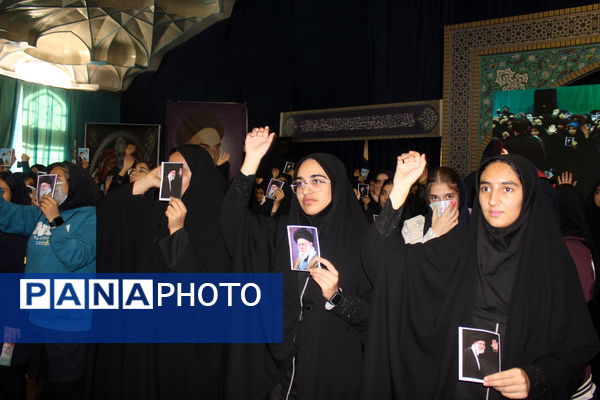 حضور پررنگ دانش‌آموزان دختر در آیین فاطمیون کرمان