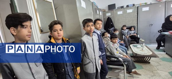 جلسه توجیهی خبرنگاران دبستان نیما کاشمر