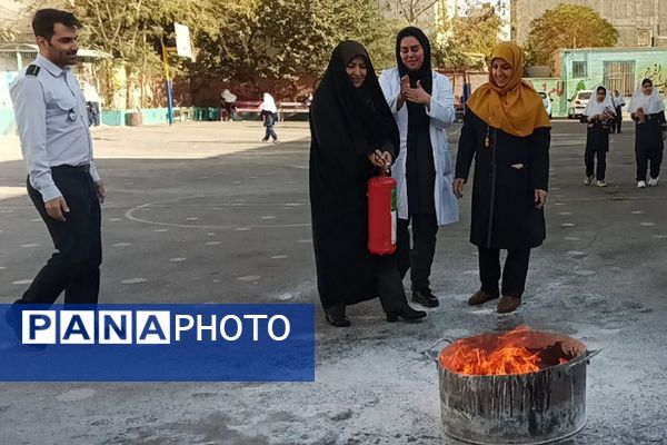 تمرین ایمنی و مقابله با بحران زلزله در مدرسه هدی۱