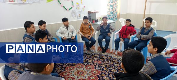 جلسه شورای دانش‌آموزی در مدرسه پویندگان فرهنگ خلیل آباد 