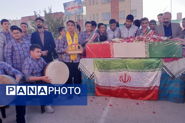 استقبال از شهید گمنام در دبیرستان معارف صدرا ولایت 