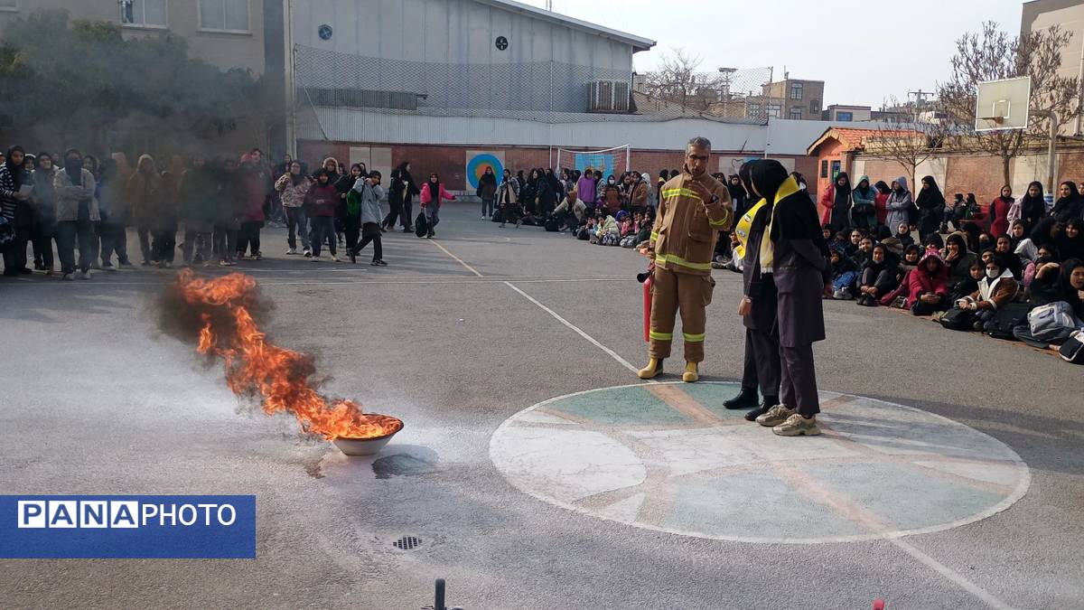 مانور زلزله و ایمنی در مدرسه هوشیار