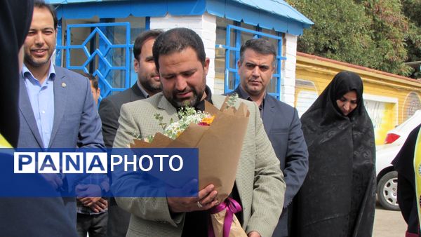 بازدید رئیس سمپاد خراسان رضوی از دبیرستان فرزانگان نیشابور