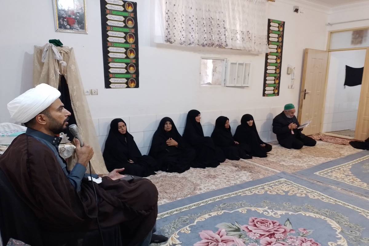 یکی از راه‌های نفوذ دشمن دنیاطلبی است