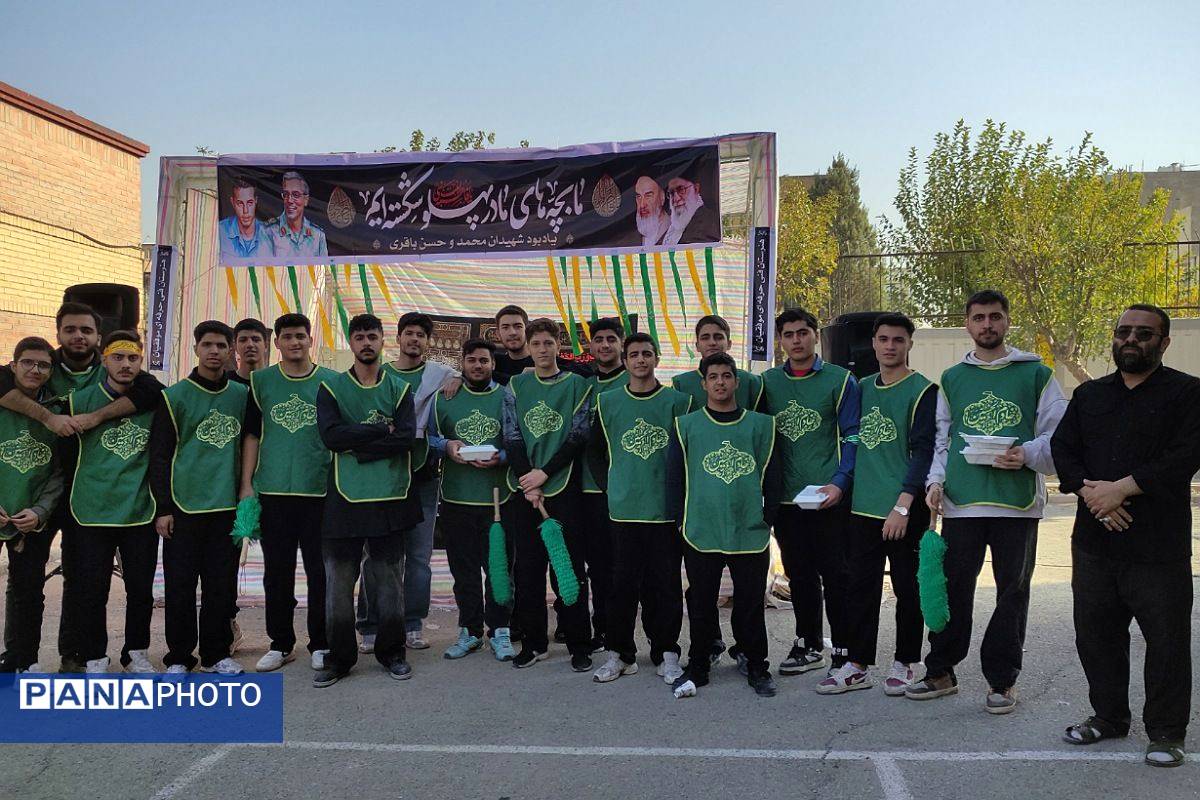 در اغنای دل‌ها هنرستان موفقیان اسلامشهر میزبان آیین فاطمیه و سفره احسان بانوی نور بود