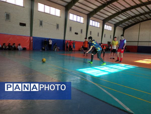 مسابقات فوتسال درون مدرسه به مناسبت هفته تربیت بدنی برگزار شد 