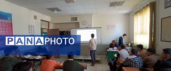 بازدید رئیس کارگروه آموزش متوسطه اداره آموزش و پرورش کاشمر‌ از دبیرستان میثاق