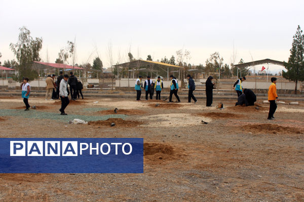 جلوه‌هایی از آیین درختکاری در اردوگاه شهدای 15 خرداد قم