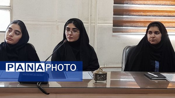 برگزاری اولین جلسه همیاران مشاور دبیرستان شاهد عصمت ناحیه۳ کرج در سال تحصیلی جدید