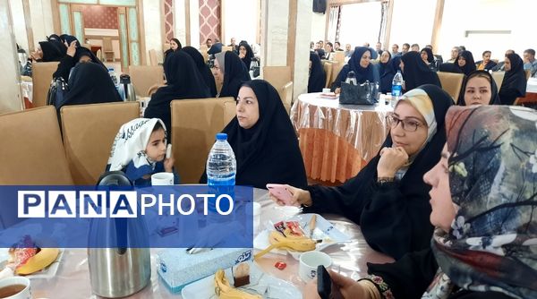 آیین تکریم از معلمان نمونه استانی و منطقه‌ای و تجلیل از بازنشستگان آموزش و پرورش استثنایی