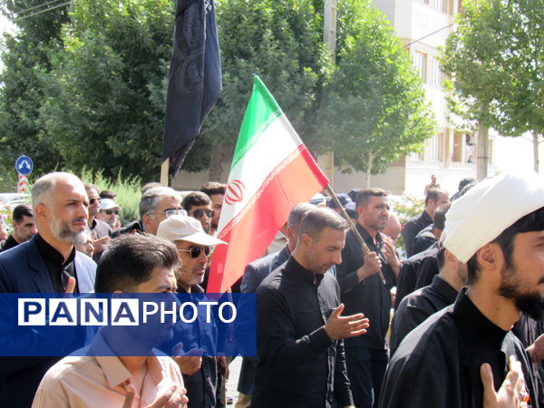 مشتاقان زیارت اربعین در سنندج پای‌کار راهپیمایی جاماندگان