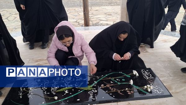 غبارروبی و عطر افشانی مزار شهدای گمنام شهر کهک 