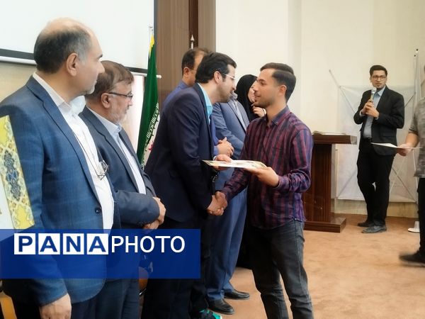 تجلیل از اصحاب رسانه توسط فرماندار و شهرداری‌های برخوار در سالن فرمانداری برخوار 