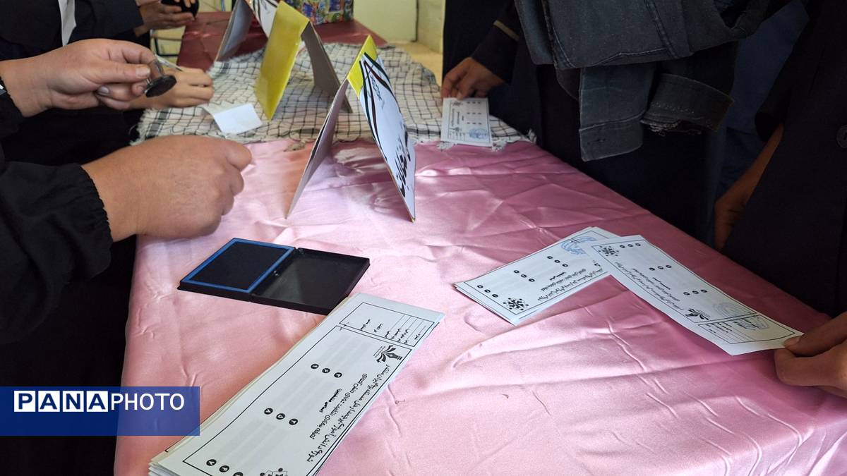 انتخابات شورای دانش‌آموزی در دبیرستان دخترانه سبحان و مائده شِلیل