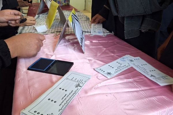 انتخابات شورای دانش‌آموزی در دبیرستان دخترانه سبحان و مائده شِلیل