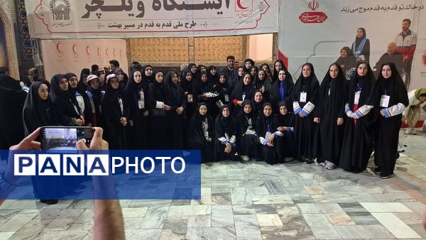 خدمت جوانان هلال‌احمر همدان به زائران رضوی در طرح ملی «قدم به قدم در مسیر بهشت»