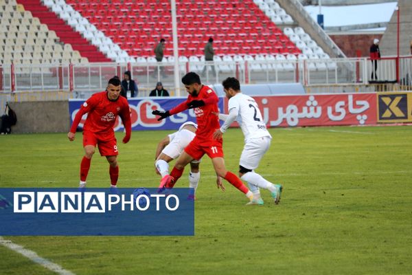 بازی تراکتور و ملوان در تبریز