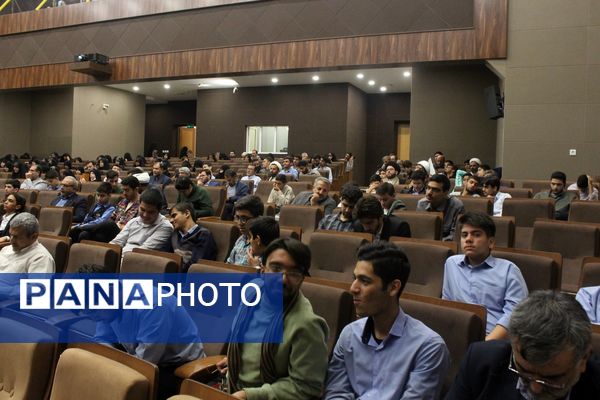 تقدیر از دانش‌آموزان و فرهنگیان برگزیده مسابقات قرآنی در استان قم