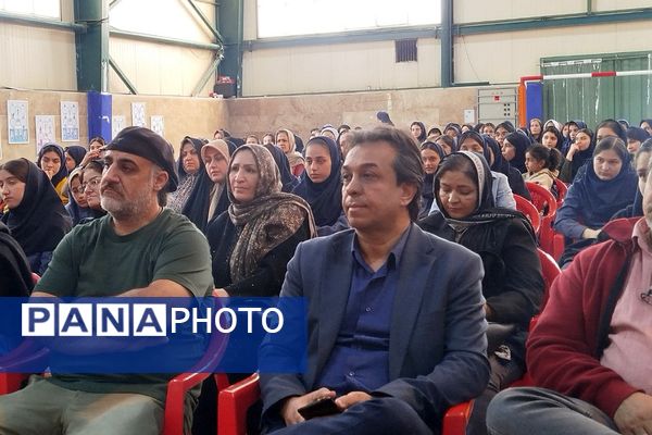  برگزاری کارگاه آموزشی هدایت و مشاوره  تحصیلی در دبیرستان تربیت رودهن  
