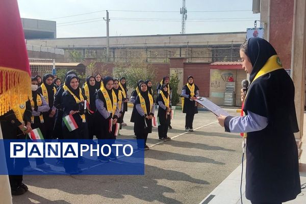  آیین وطن‌یار در مدرسه فرزانگان1 اسلامشهر باحضور خانواده شهید شاکری 