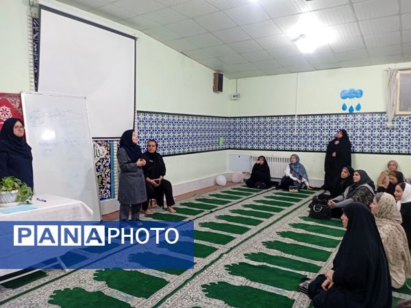 اولین جلسه هدایت تحصیلی برای والدین در دبیرستان صدیقه یک 