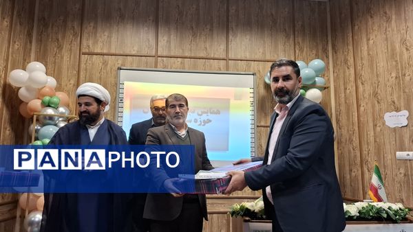 برگزاری همایش تجلیل از فعالان حوزه سوادآموزی در فاروج 