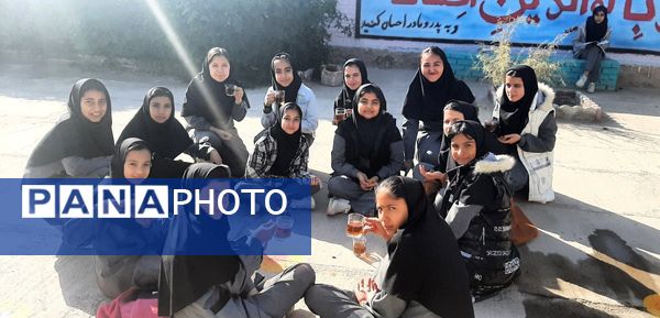 برپایی ایستگاه صلواتی در دبیرستان حاج مهدی روحانی شهرستان خلیل آباد 