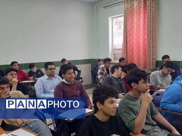 کلاس های تقویتی دبیرستان نمونه آیت الله خامنه‌ای کاشمر