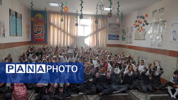 جشن روز دانش‌آموز در دبستان دخترانه شهید محمدرضا مقدم 