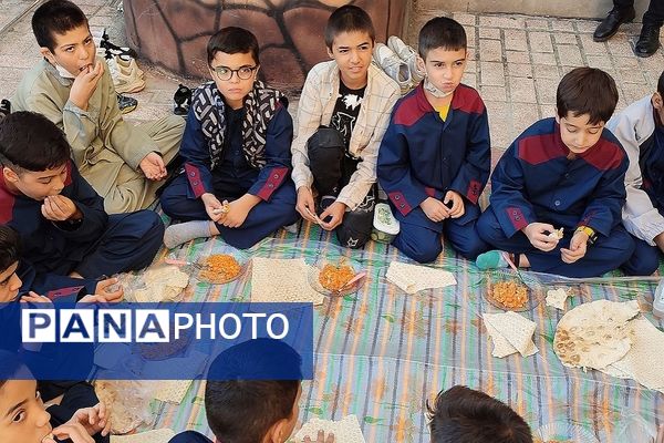 گرامیداشت روز جهانی تخم‌مرغ و تغدیه سالم در مدرسه هموطن۲ رودهن 