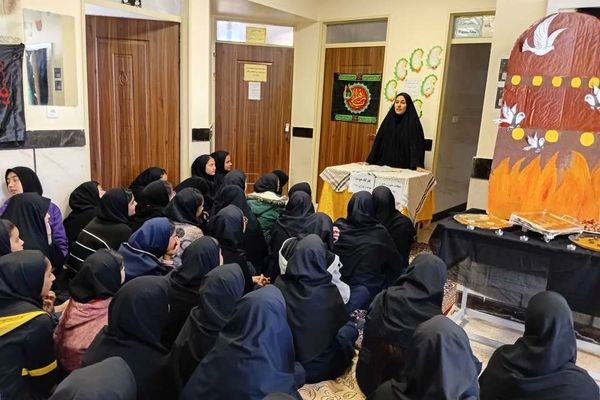 مراسم سوگواری شهادت بانوی دوعالم در دبیرستان مادرمهربان خلیل آباد