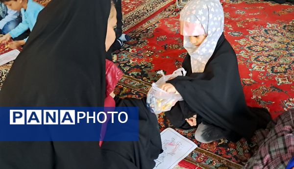 برپایی غرفه کودک در حاشیه نماز جمعه شهرستان کاشمر 