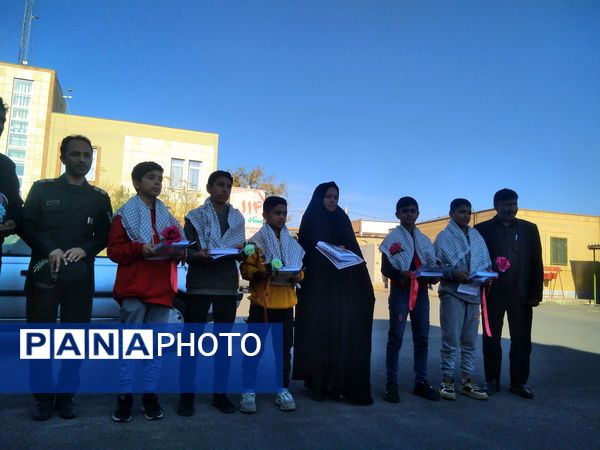 مراسم تجلیل از دانش‌آموزان شهرستان خلیل آباد با کسب رتبه در لیگ علمی پایا
