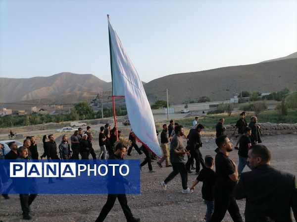 آیین زنجیر زنی و عزاداری روز تاسوعای حسینی