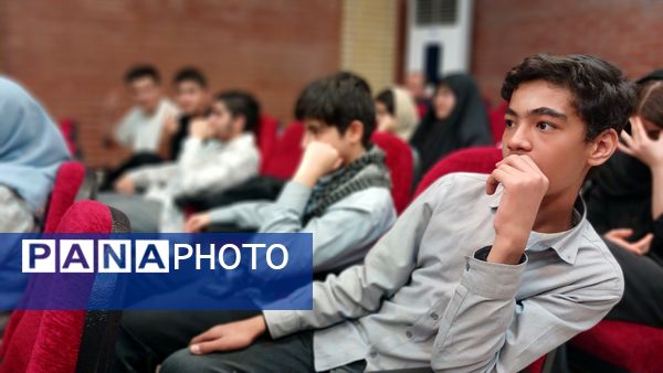 تقدیر از دانش‌آموزان فعال محمدشهری در زمینه‌های فرهنگی و هنری