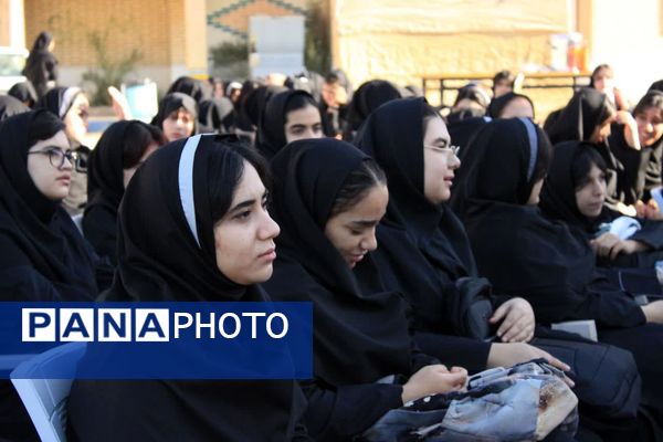 مراسم گرامیداشت هفته دفاع مقدس در هنرستان فاطمه‌الزهرا(س) گچساران