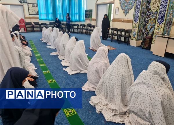 برگزاری نماز جماعت دبیرستان شهید تیمسار فلاحی ناحیه یک کرج