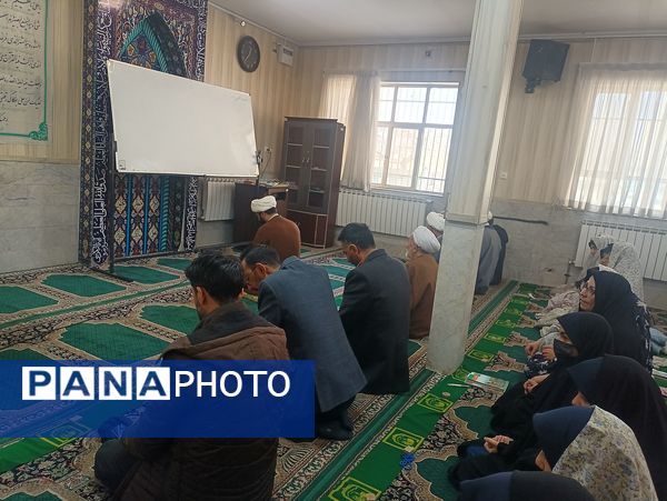 اقامه نماز جماعت در دبیرستان شاهد فاطمیه مشهد