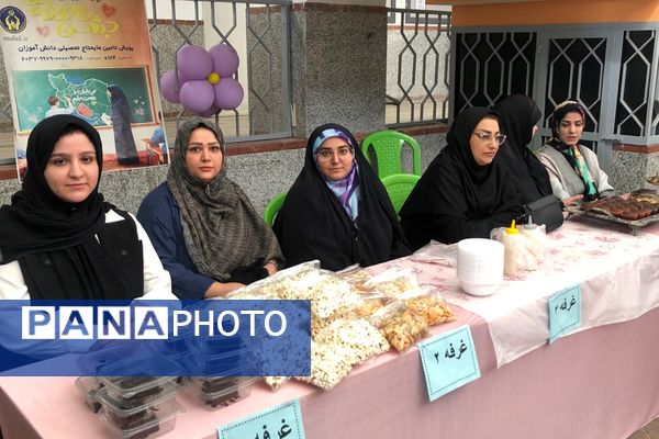 برگزاری جشن عاطفه‌ها در دبستان شاهد ام‌البنین (س) ناحیه دو شهرری 