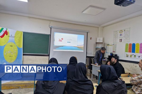 کارگاه تولید محتوا و برپایی نمایشگاه پژوهش در دبستان بانو ابوالوفا ناحیه دو شهرری 