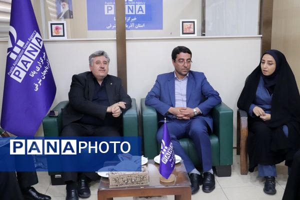 حضور مدیرکل فرهنگ و ارشاد اسلامی آذربایجان شرقی در دفتر خبرگزاری پانا استان به‌مناسبت روز خبرنگار